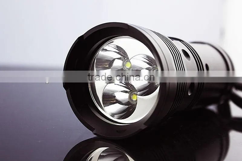 DY-D03 latest design diving light,30w XML-2 3500LUMEN,MAGNETIC CONTROL SWITCH,3PCS 3000MAH battery pack,runtime 2 hours,150meter