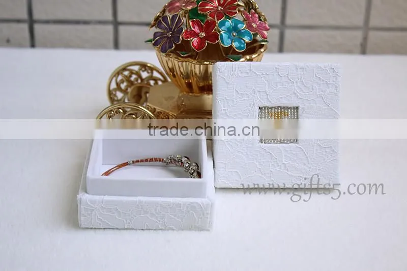 Personalizedwedding jewelry boxes with beaded name plate of I