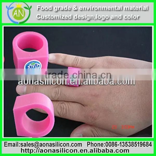 Popularly superior quality fashion girls embossed|debossed ink text logo silicone finger ring 2013 |welcome new OEM design|