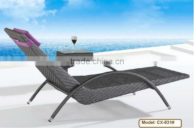 wicker sunlounge