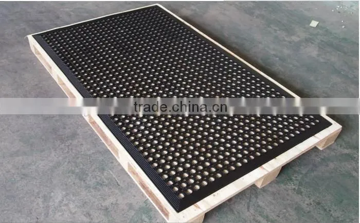 Qingdao hot sale factory produced colorful perforated rubber mats