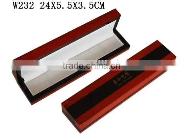 W232 Classic Velvet Ling Polish Wooden Bracelet Box