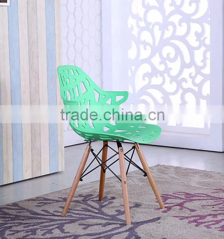 Villain Modeling Plastic Arm Chair Wooden Legs Modern Hollow Plastic Leisure Dinning Chair