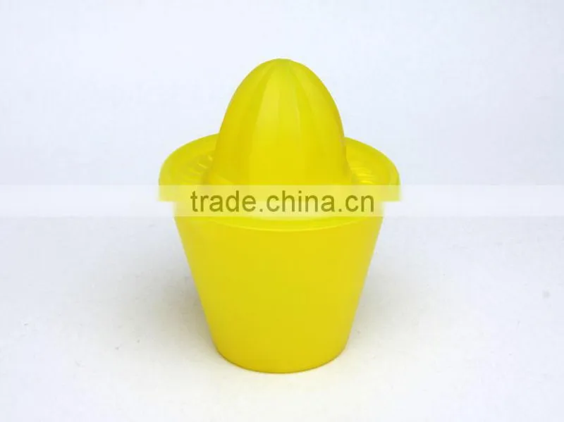 plastic manual fruit juicer