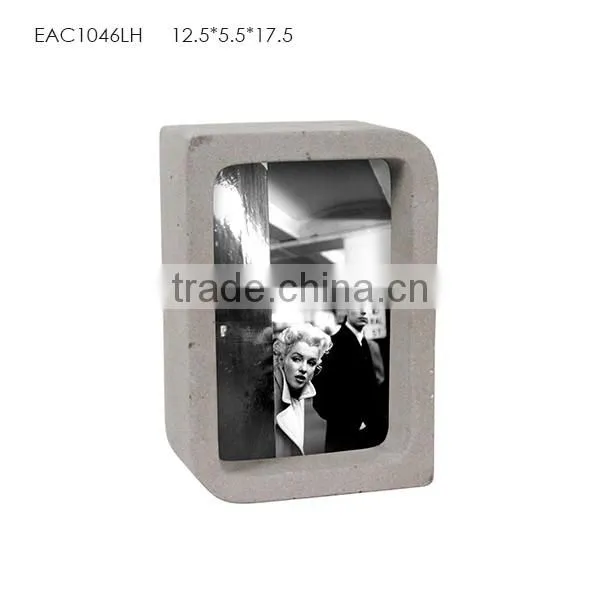 2016 novel design wall hanging decoration concrete lovely photo frame designed with fish pattern effect