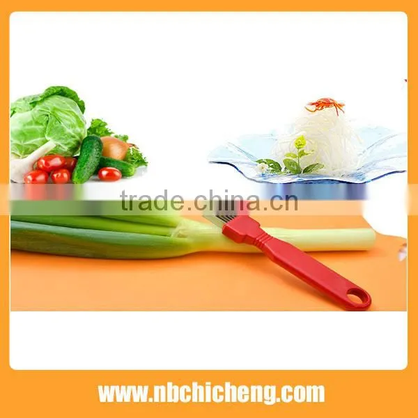 Multi- shredded onion knife