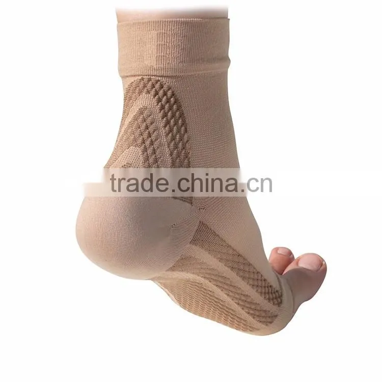 2017 Sports Plantar fasciitis socks / popular unisex compression foot sleeve on Amazon