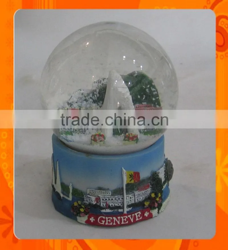 2016 hot selling white paris water globe for sale