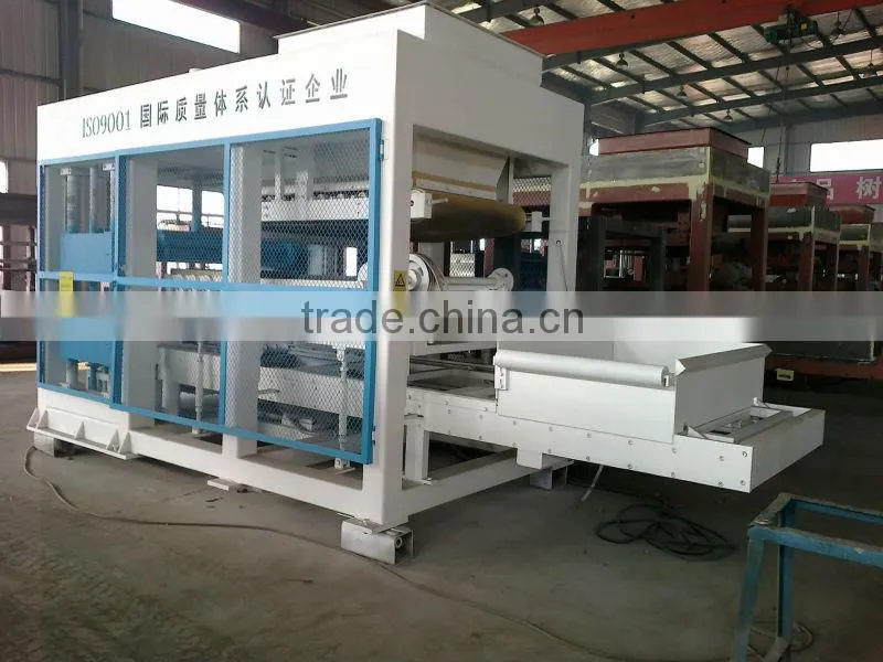 Specialized manufacturing hollow mobile brick making machine