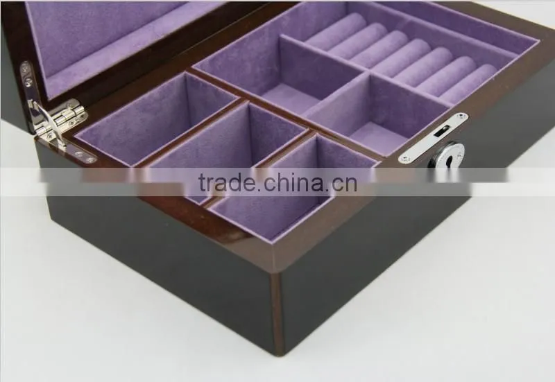 Luxury classice wooden jewelry box with key lock