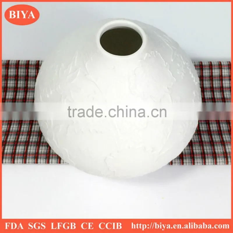 lowest EU anti-dumping duty ceramics unique wholesale good price white porcelain flower pot with relief embossment vase flower