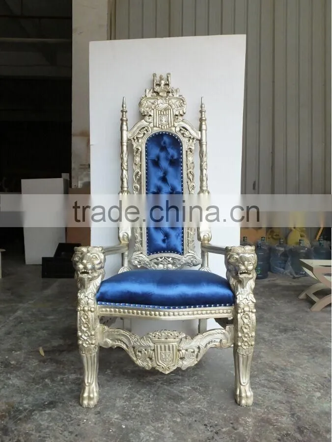 wedding stage bride and groom king and queen chairs