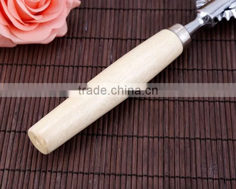 Factory price top quality hot sale wood handle stainless steel material pizza cutter