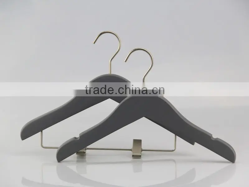 HA6879 plastic kids clothes hanger baby suits hanger with clips
