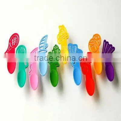 disposable ice cream bowl and colored plastic ice cream scoop spoon set