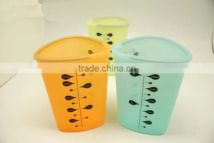 2014 wholesale silicon jigger measuring cup with stee ring