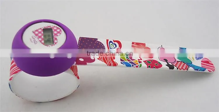 Coloured drawing on strap for silicone slap watches