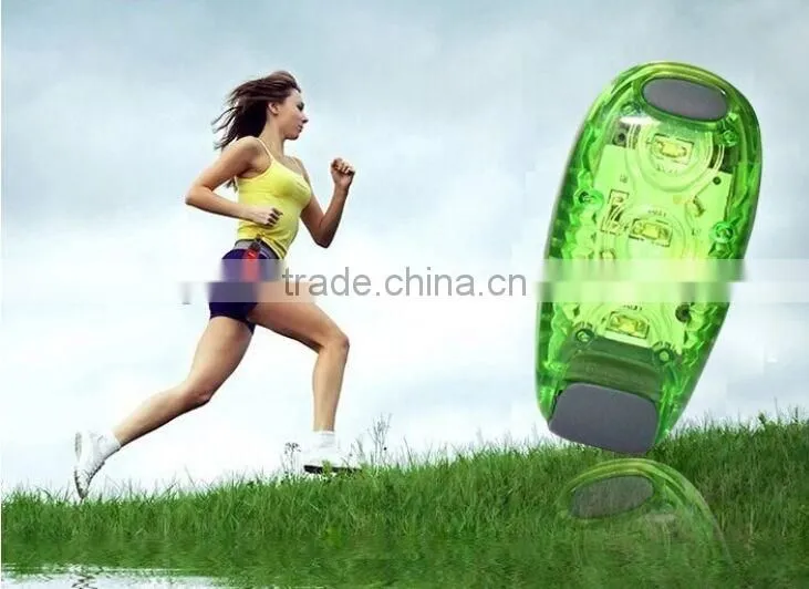 Wholesale promotion cheap safety clip flash running led light