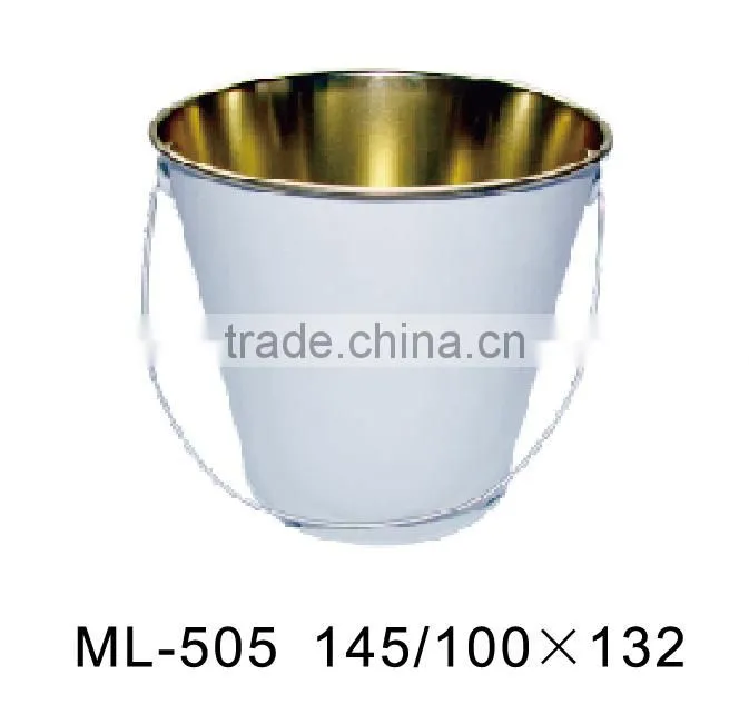 Metal ice bucket for beer