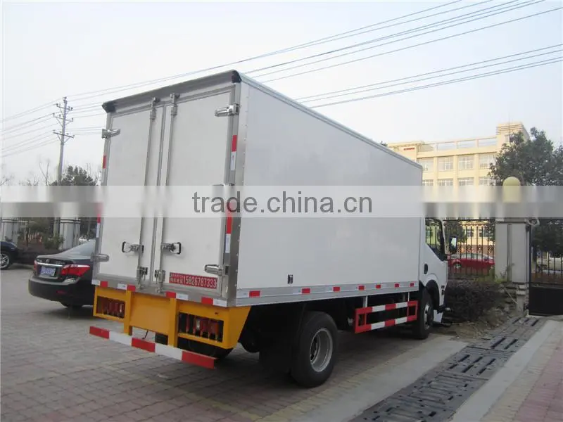 Dongfeng refrigerated cargo truck