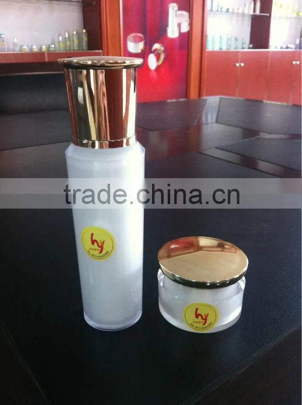 High-end acrylic bottles and jars for cosmetic packaging