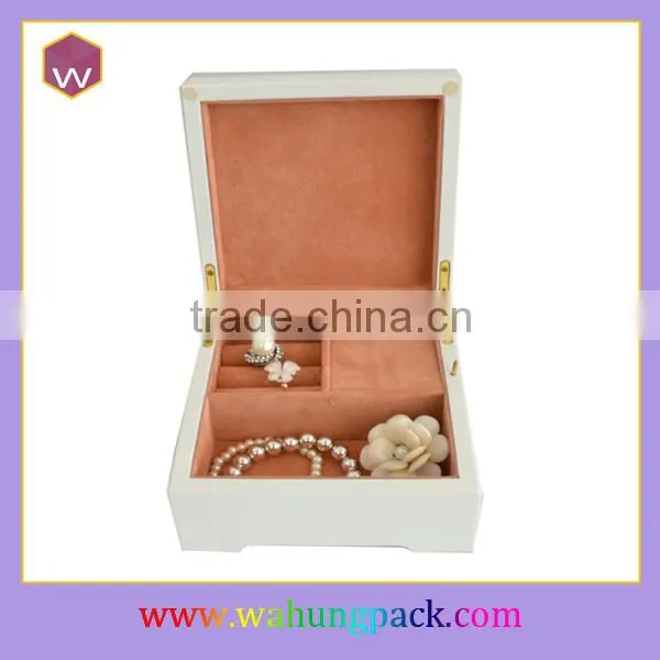 Novelty Gift Music Box Personalized Wooden Music Birthday Box With Custom Figure Cover