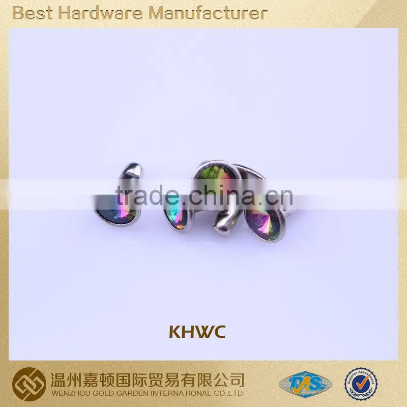 Fasteners on jeans rivets