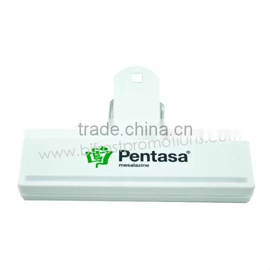 Plastic chip clip