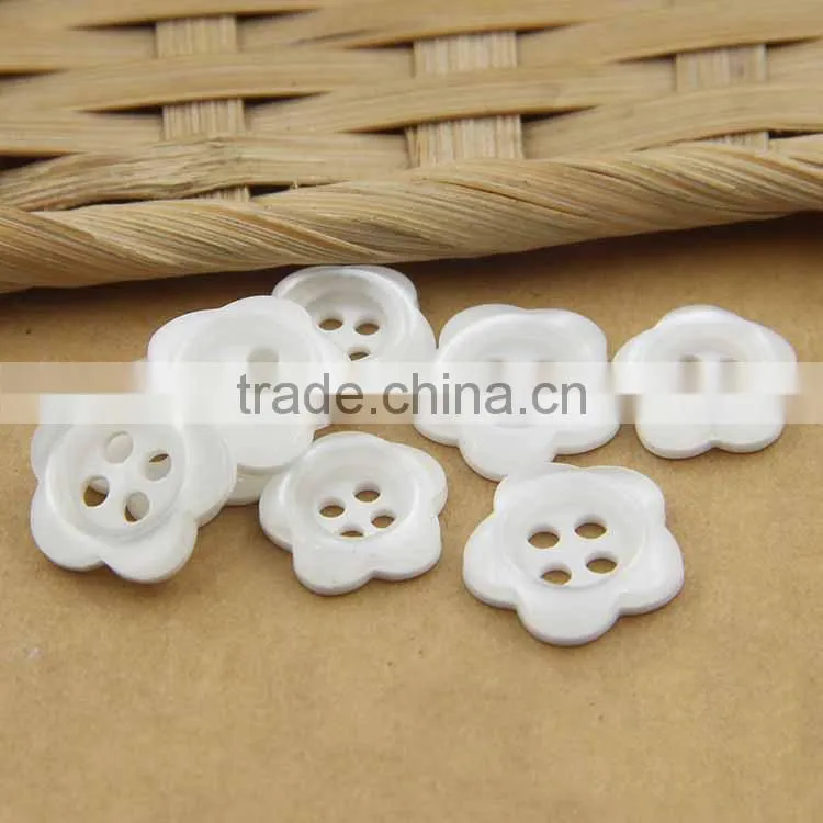 Resin Material Pearl White 2-Holes Flower Fancy Shirt Button For Ladies