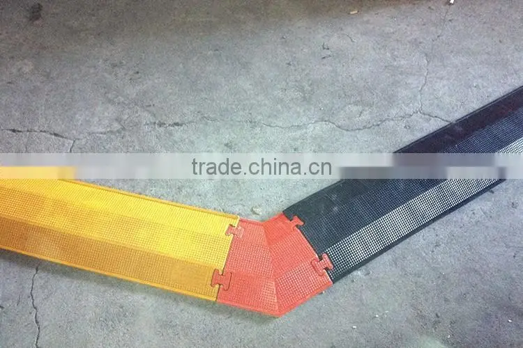 Lower Factoty Price 900*500*50mm Soft Flexible 5 channels Rubber heavy duty cable protector