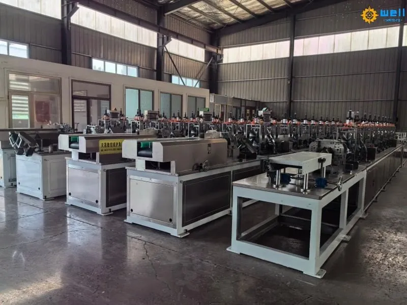 Paper edge protector machine