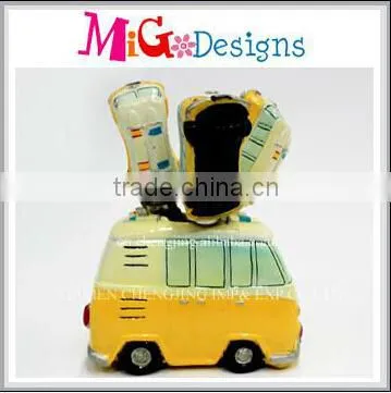 Polyresin Decorative Fruit Fork Top Sales Cup Cake Shape