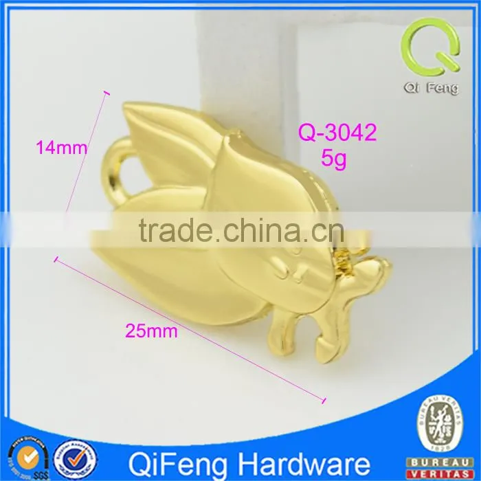 Q-3042 Nice looking metal label like a sword custom metal logo tag for handbag