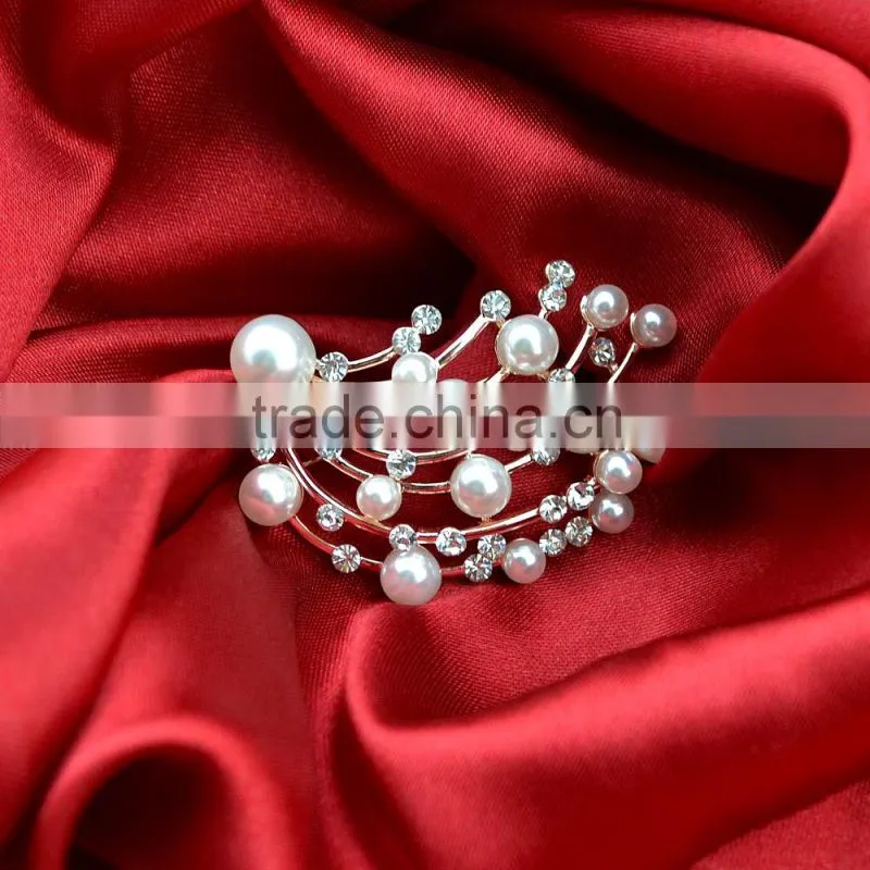 Fashion design hot sale charming ladies brooch rhinestone pearl shaped jewelry