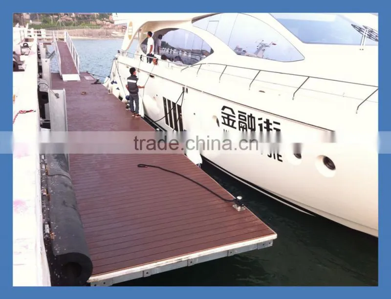 Floating pontoon dock system