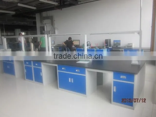 Laboratory corner table
