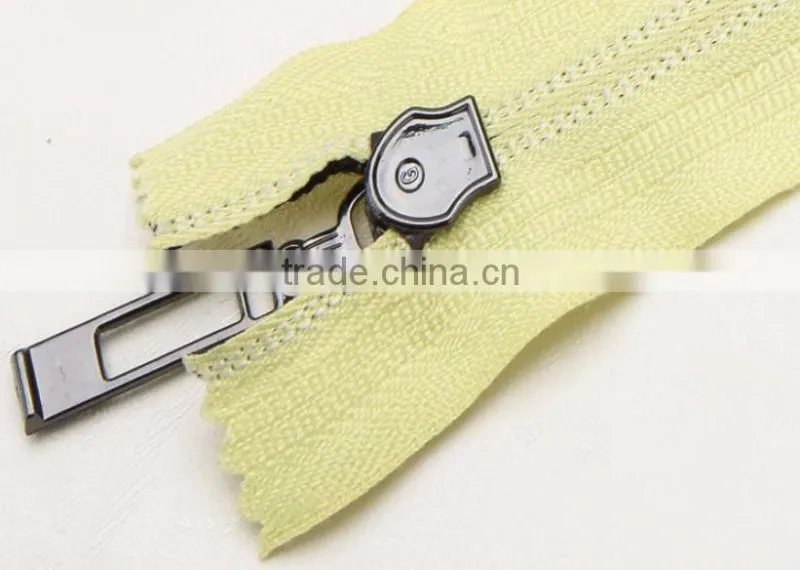 2016 Newest close-end auto lock Nylon zipper in black lacquer