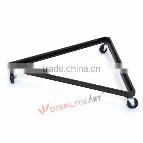 Grid triangle base for display racks