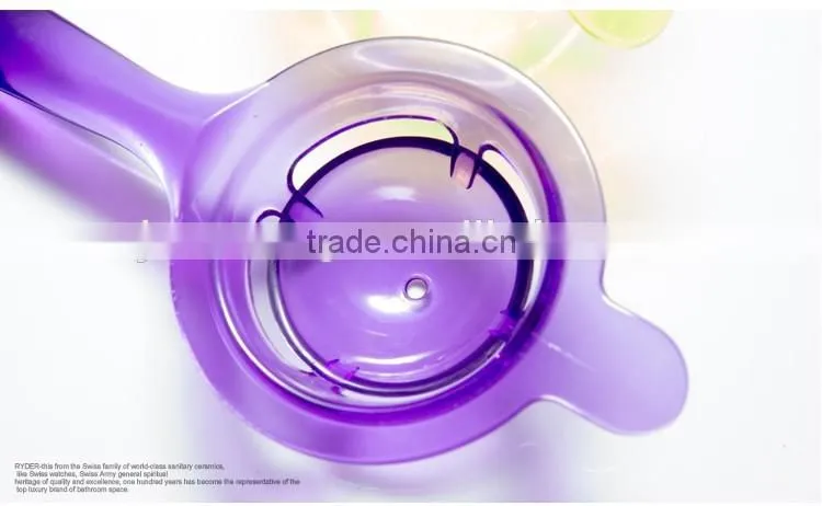 New design high-quality colorful silicon egg tool egg white separater egg yolk separator separates spoon