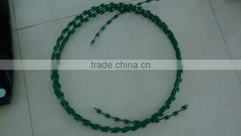 factory wholesale hot-dipped galvanized razor barbed wire mesh fence