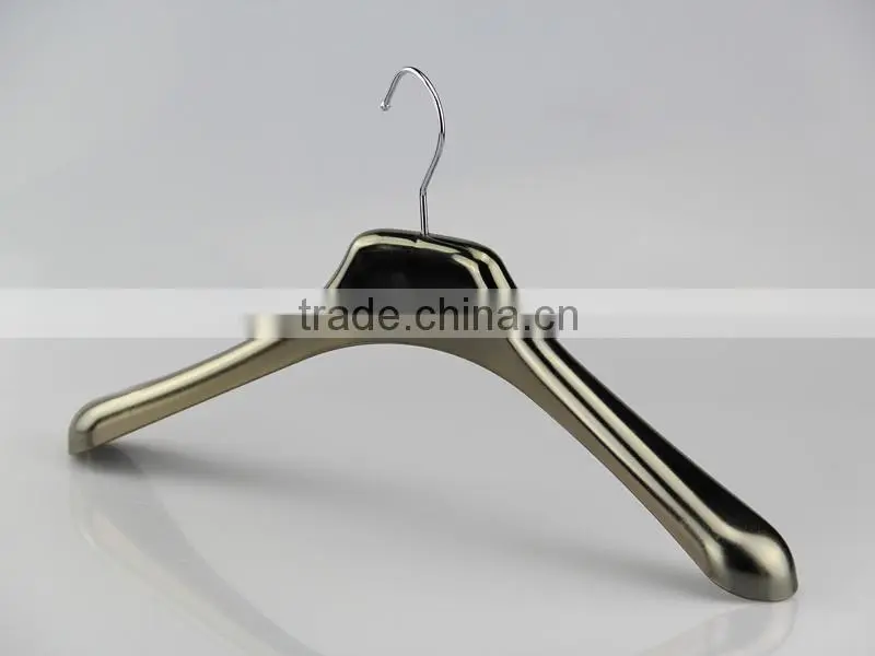 2016 fashion plastic electronic plated hanger with antislip notch