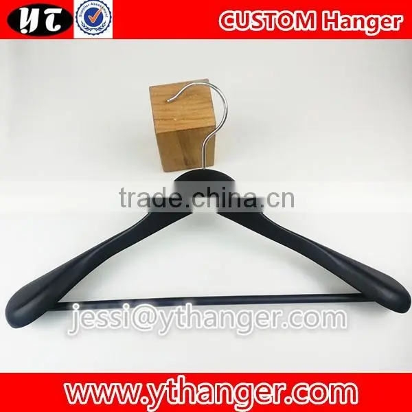 YY0535 bulk hotel luxury wood coat hangers wide shoulder shuit hanger