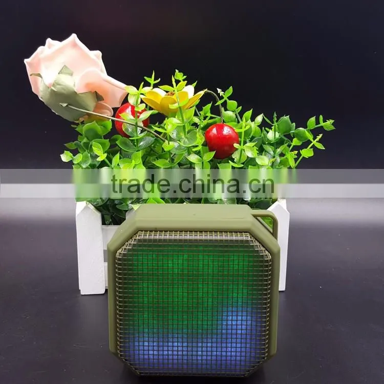 2016 new design led flashing light speaker with wireless bluetooth audio receiver 10000mah power bank
