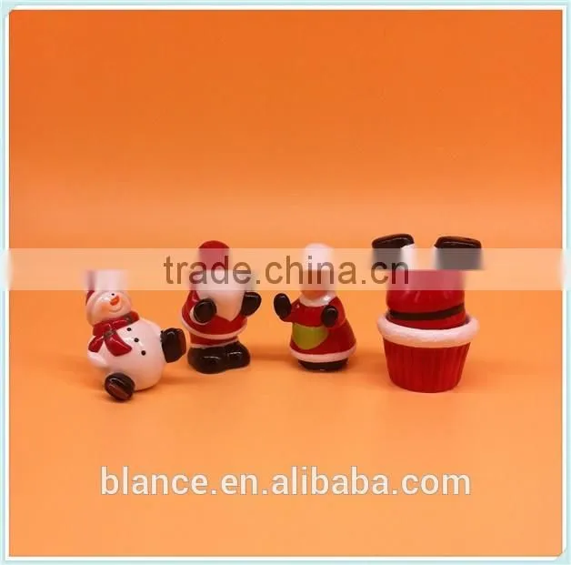ceramic XMAS salt and pepper pots in Christmas design spice jar