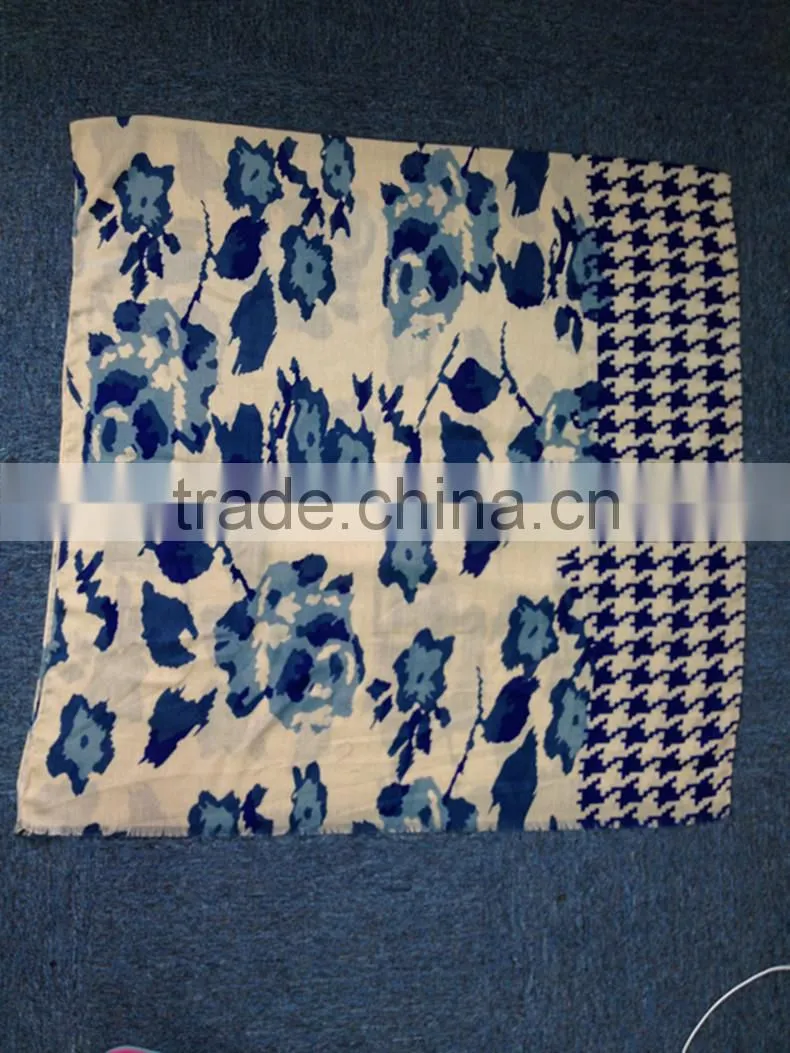 Customized polyester / viscose scarf with screen printing for women, autumn and winter style