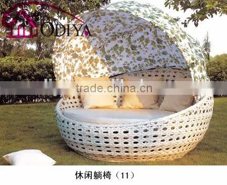 outdoor rattan daybed with canopy