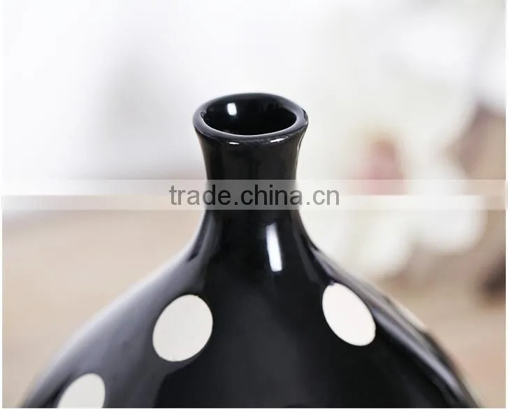 2 pic a set cheap factory white and black ceramic vase for table decor