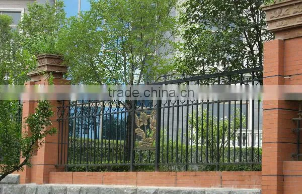 2015 hot galvanized handmade cheap iron fence