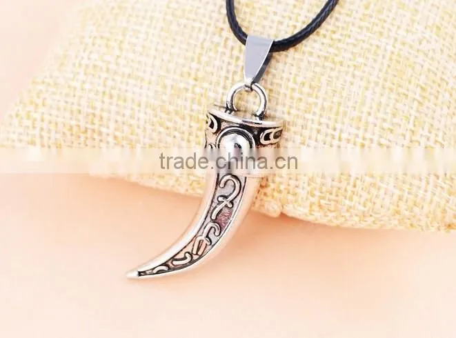 Fashion Stainless Steel Wolf Tooth Fake Turquoise Pendant Necklace Mens Jewelry