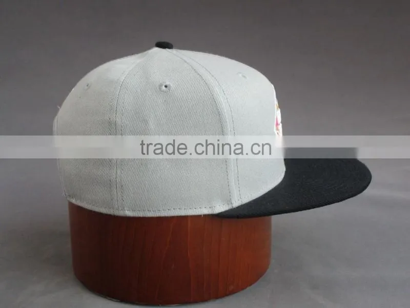 Custom 100% cotton 6-panel snapback cap with front embroidery